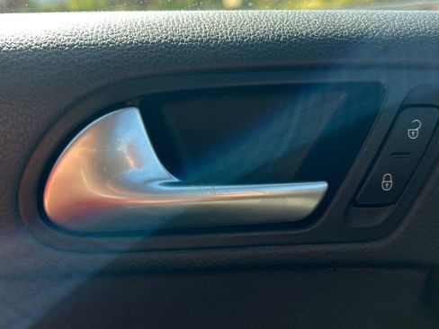 Used 2017 Volkswagen Tiguan S image 29