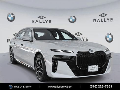 Certified 2025 BMW 750e xDrive w/ Premium Package image 1
