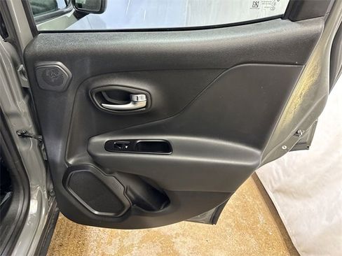 Used 2022 Jeep Renegade Latitude w/ Sun/Sound Group image 26