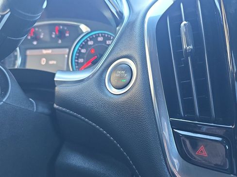 Used 2023 Chevrolet Traverse LT image 17