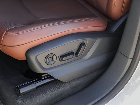 Used 2025 Audi Q8 Premium Plus image 11