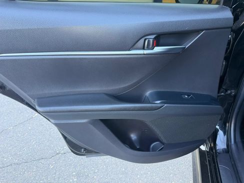 Used 2018 Toyota Camry SE w/ Moonroof Package FWD image 12