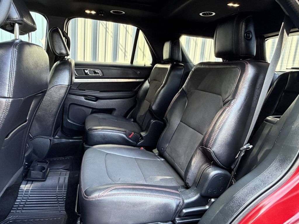 Used 2019 Ford Explorer XLT w/ Equipment Group 202A FWD image 11
