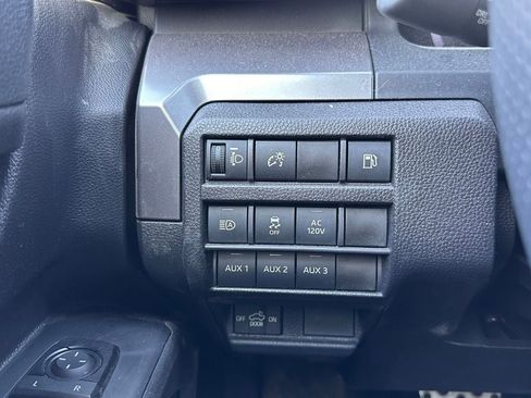 Used 2025 Toyota Tacoma TRD Sport AWD/4WD image 31