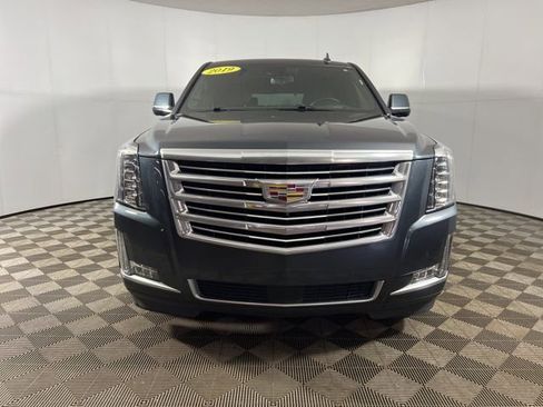 Used 2019 Cadillac Escalade Platinum image 2