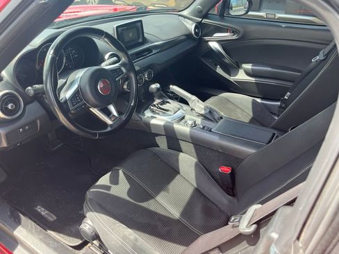 Used 2018 FIAT 124 Spider Classica w/ Technology & Siriusxm Group RWD image 5