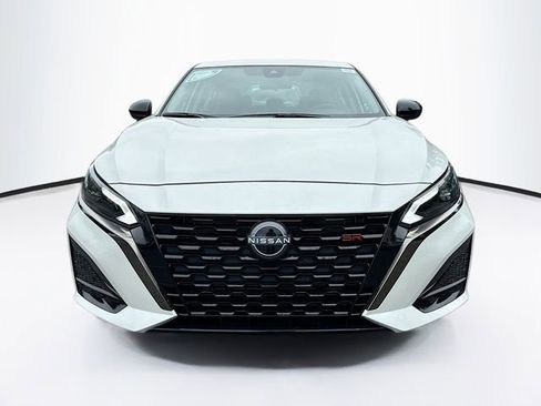 New 2025 Nissan Altima 2.5 SR image 2