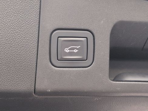 Used 2018 Cadillac XT5 Luxury w/ Driver Awareness Package image 6