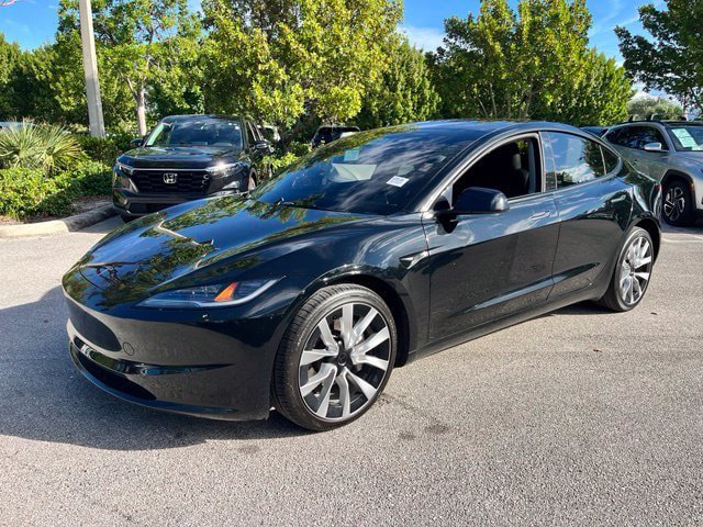 Used 2024 Tesla Model 3 Standard Range RWD image 3