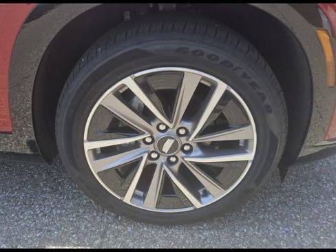 Used 2026 Cadillac Vistiq Sport w/ LPO, Floor Liner Package AWD/4WD image 5