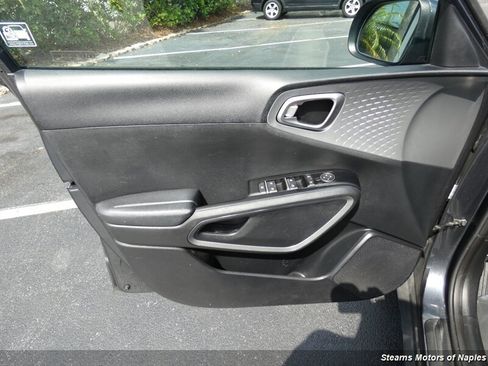 Used 2020 Kia Soul LX FWD image 39