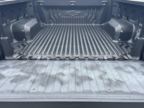 Used 2022 Chevrolet Silverado 1500 LT RWD image 11