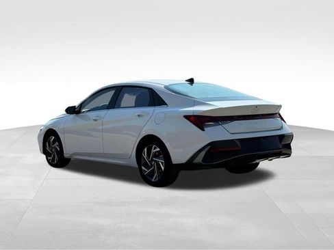 New 2025 Hyundai Elantra Limited image 5