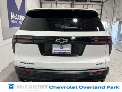 Used 2025 Chevrolet Traverse LT w/ Midnight/Sport Edition FWD image 6