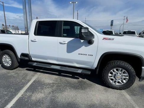 Used 2024 Chevrolet Silverado 2500 LT AWD/4WD image 3