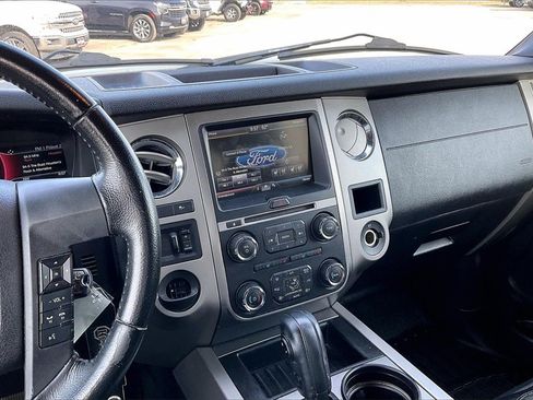Used 2015 Ford Expedition XLT w/ Equipment Group 202A image 9