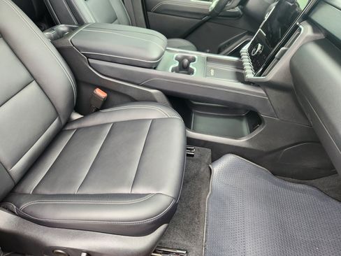 Used 2026 GMC Acadia Elevation w/ Black Edition FWD image 15