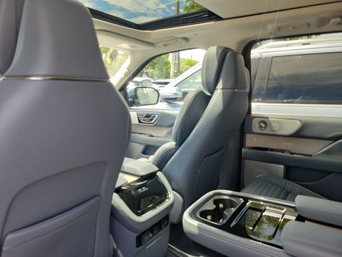 Certified 2024 Lincoln Navigator Black Label AWD/4WD image 11