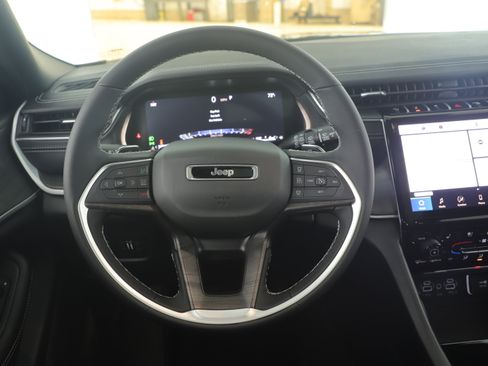 New 2025 Jeep Grand Cherokee L Limited image 18