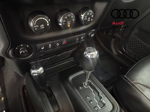 Used 2017 Jeep Wrangler Unlimited Rubicon w/ Connectivity Group AWD/4WD image 24