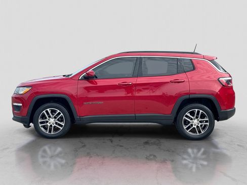 Used 2018 Jeep Compass Latitude w/ Popular Equipment Group AWD/4WD image 3