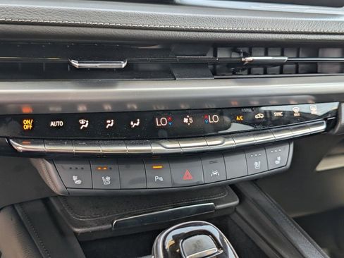 Certified 2025 Cadillac XT4 Premium Luxury AWD/4WD image 23