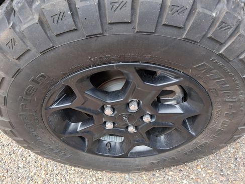 Used 2023 Jeep Gladiator Willys image 17