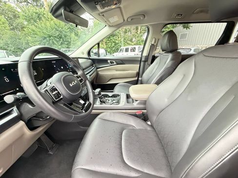 Used 2026 Kia Carnival FWD image 27