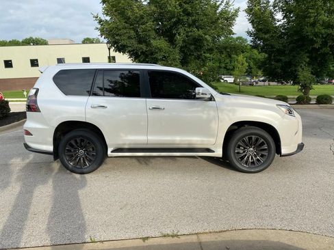 Used 2023 Lexus GX 460 Premium w/ Accessory Package AWD/4WD image 9