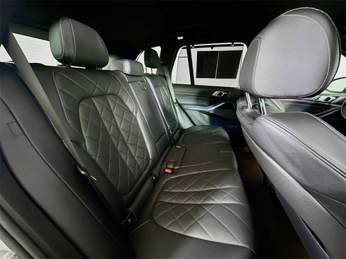 Used 2024 BMW X5 xDrive40i image 11