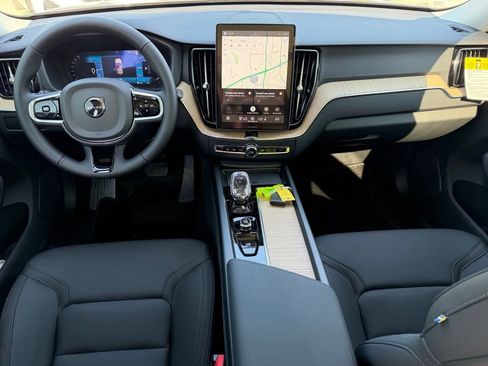 New 2027 Volvo XC60 B5 Plus AWD/4WD image 8