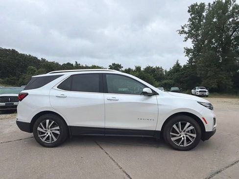 Used 2022 Chevrolet Equinox Premier FWD image 2