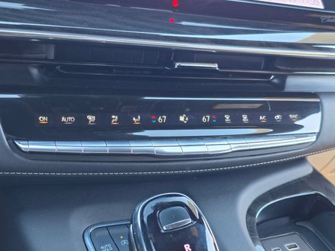 Used 2024 Cadillac Escalade Premium Luxury AWD/4WD image 28