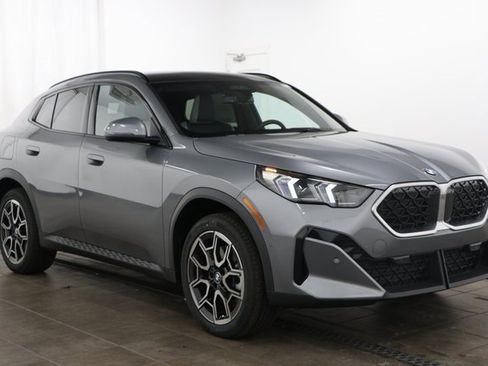 Used 2025 BMW X2 xDrive28i w/ Technology Package image 3