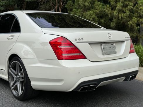 Used 2011 Mercedes-Benz S 63 AMG w/ Driver Assistance Pkg image 18
