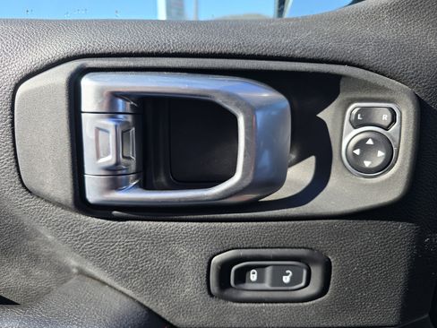 Used 2021 Jeep Wrangler Unlimited Rubicon w/ Xtreme Recon 35" Tire Package image 18