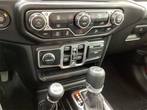 Used 2020 Jeep Wrangler Unlimited Sahara w/ Uconnect 4C Nav & Sound Group image 20