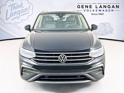 Used 2022 Volkswagen Tiguan SE w/ Panoramic Sunroof Package AWD/4WD image 2