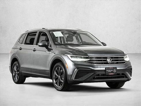 Used 2023 Volkswagen Tiguan SE AWD/4WD image 3