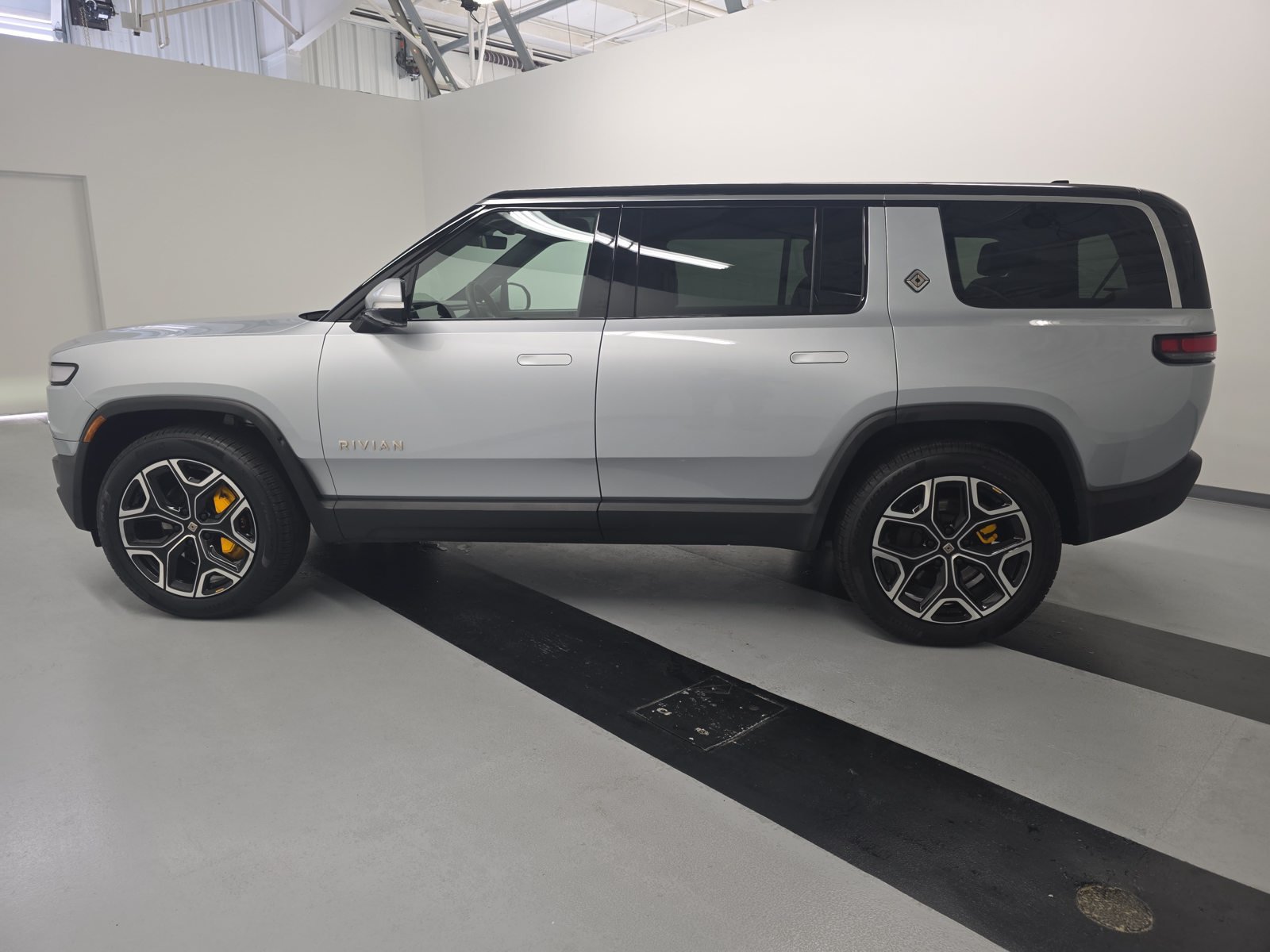 Used 2023 Rivian R1S Adventure Quad AWD/4WD image 2