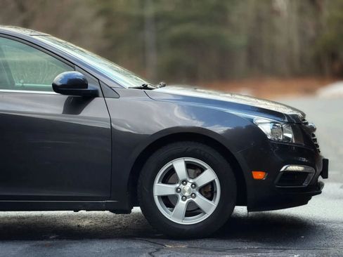 Used 2016 Chevrolet Cruze LT w/ Sun And Sound Package FWD image 5