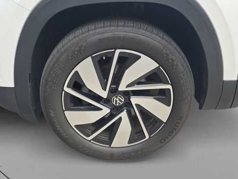 Used 2025 Volkswagen Atlas SEL AWD/4WD image 12