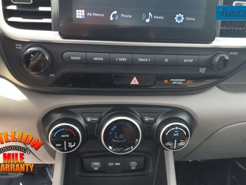Used 2023 Hyundai Venue SEL FWD image 21