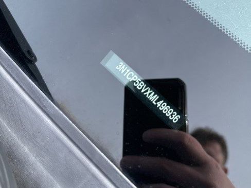 Used 2021 Nissan Kicks S image 5