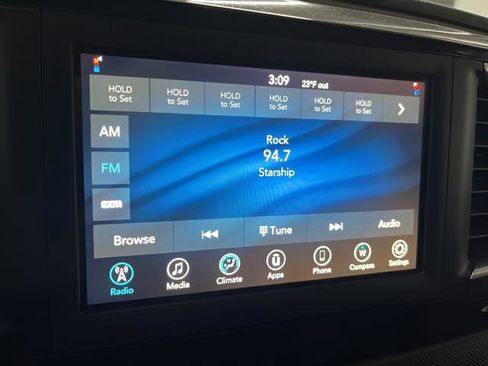 Used 2021 Chrysler Voyager Lxi image 21