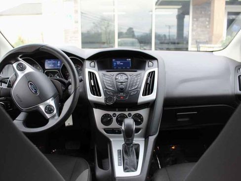 Used 2014 Ford Focus SE image 25
