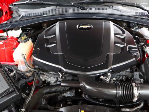 Used 2021 Chevrolet Camaro LT image 28