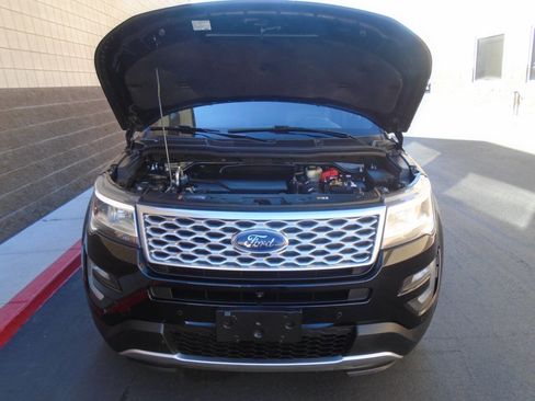 Used 2017 Ford Explorer Platinum image 29