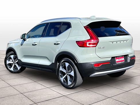 Used 2025 Volvo XC40 B5 Plus image 15