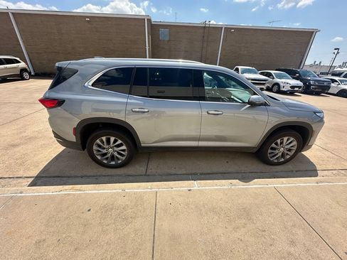 Used 2025 Buick Enclave Preferred w/ Power Package FWD image 7
